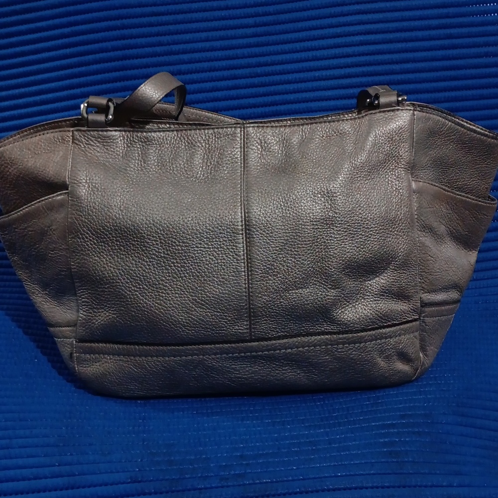 Coach - Picture 2 of 14